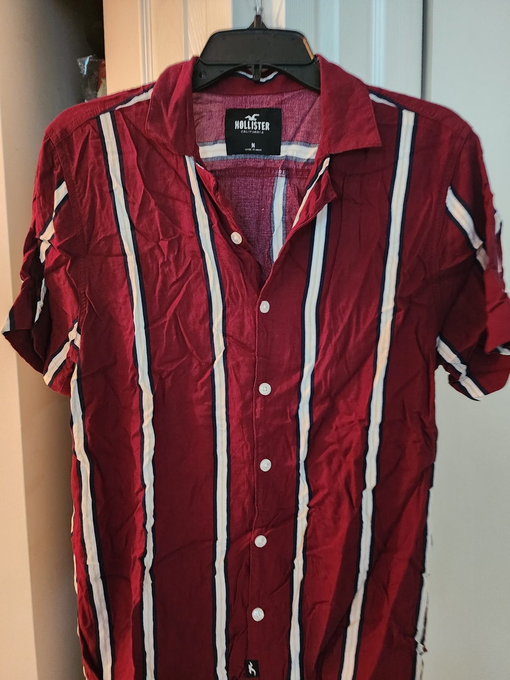 Hollister Men’s Burgundy Stripe Short-Sleeve Button-Up Shirt
